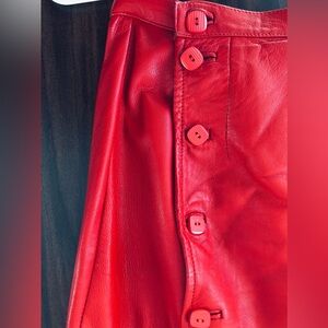 Neiman Marcus, Italian Florentine Luxury leather Side button Straight skirt sz 6